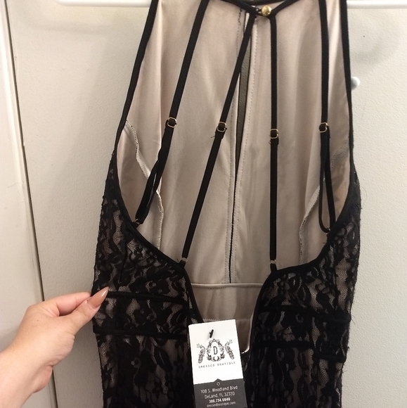 Lace dress - Picture 2 of 4